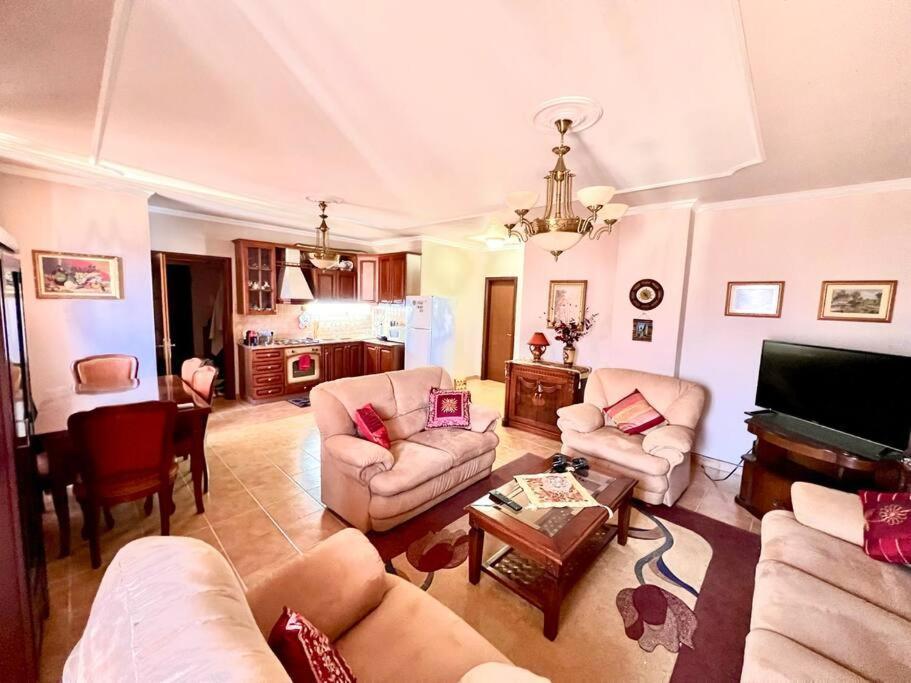 Central Tirana Flat Near Bazaar Экстерьер фото