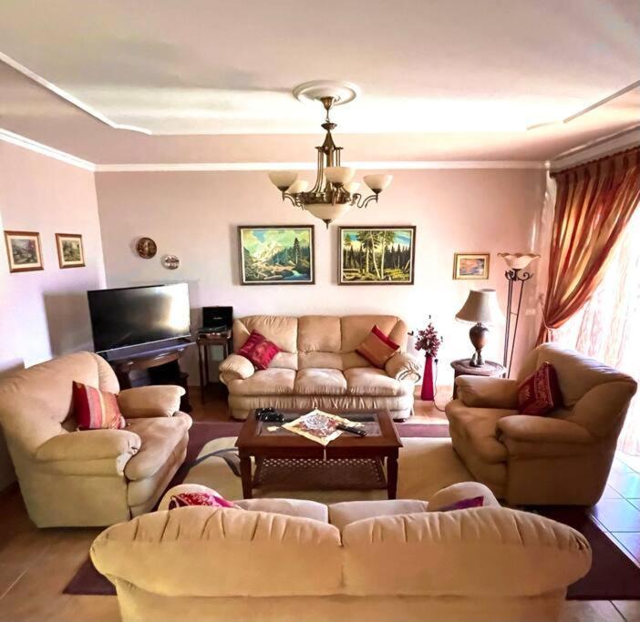 Central Tirana Flat Near Bazaar Экстерьер фото