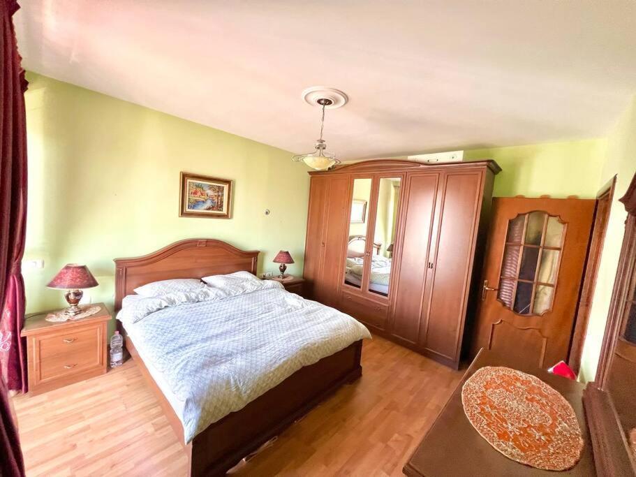 Central Tirana Flat Near Bazaar Экстерьер фото