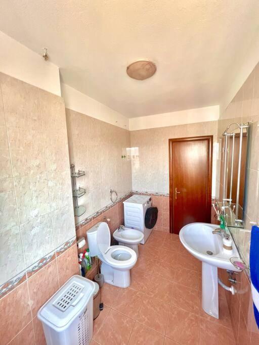 Central Tirana Flat Near Bazaar Экстерьер фото