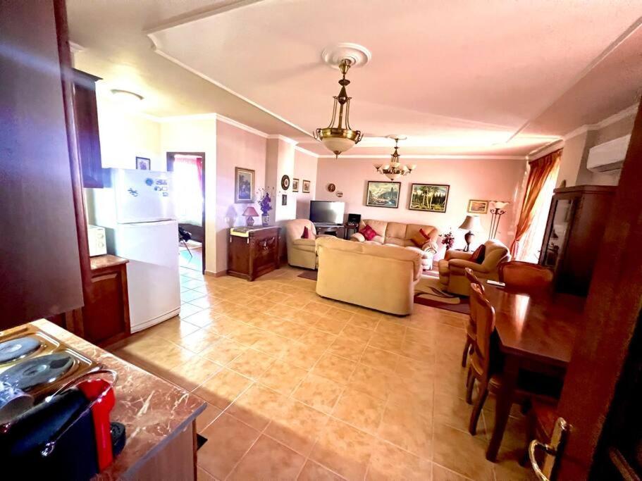 Central Tirana Flat Near Bazaar Экстерьер фото